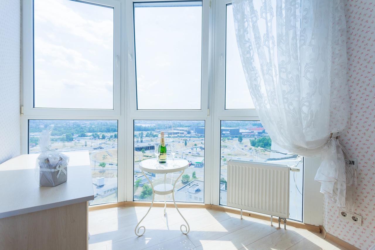 Stylish Views Apartments In The Parasol. Parus .Obolonskaya Embankment Kiev Esterno foto